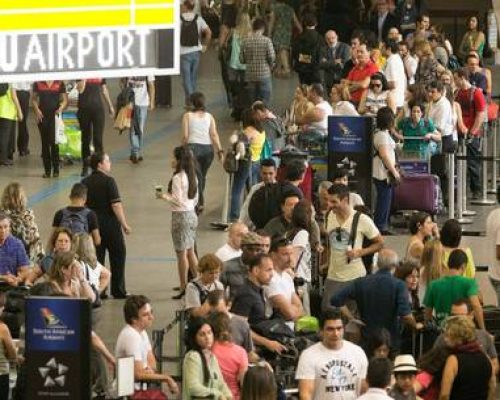 MOVIMENTO INTENSO NO AEROPORTO DE GUARULHOS