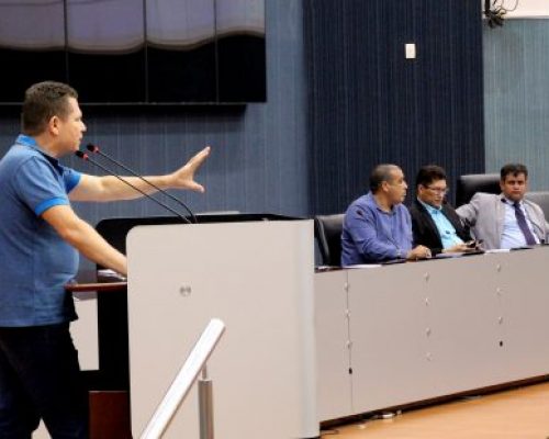 MANAUS, 17/07/17
PRESIDENTE DA COMISSAO DE ASSUNTOS SOCIOCOMUNITARIOS E LEGISLACAO PARTICIPATIVA, VEREADOR RAULZINHO (DEM) COODENA AUDIENCIA PUBLICA SOBRE A PRIVATIZACAO DO EMPRESA BRASILEIRA DE INFRAESTRUTURA AEROPÓRTUARIA (INFRAERO). NA TRIBUNA, CELIO LIMA (SINA)
FOTO: ROBERVALDO ROCHA / CMM