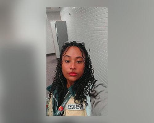 July Oliveira, jovem aeroportuária que atua no Terminal de Cargas do Aeroporto de Guarulhos